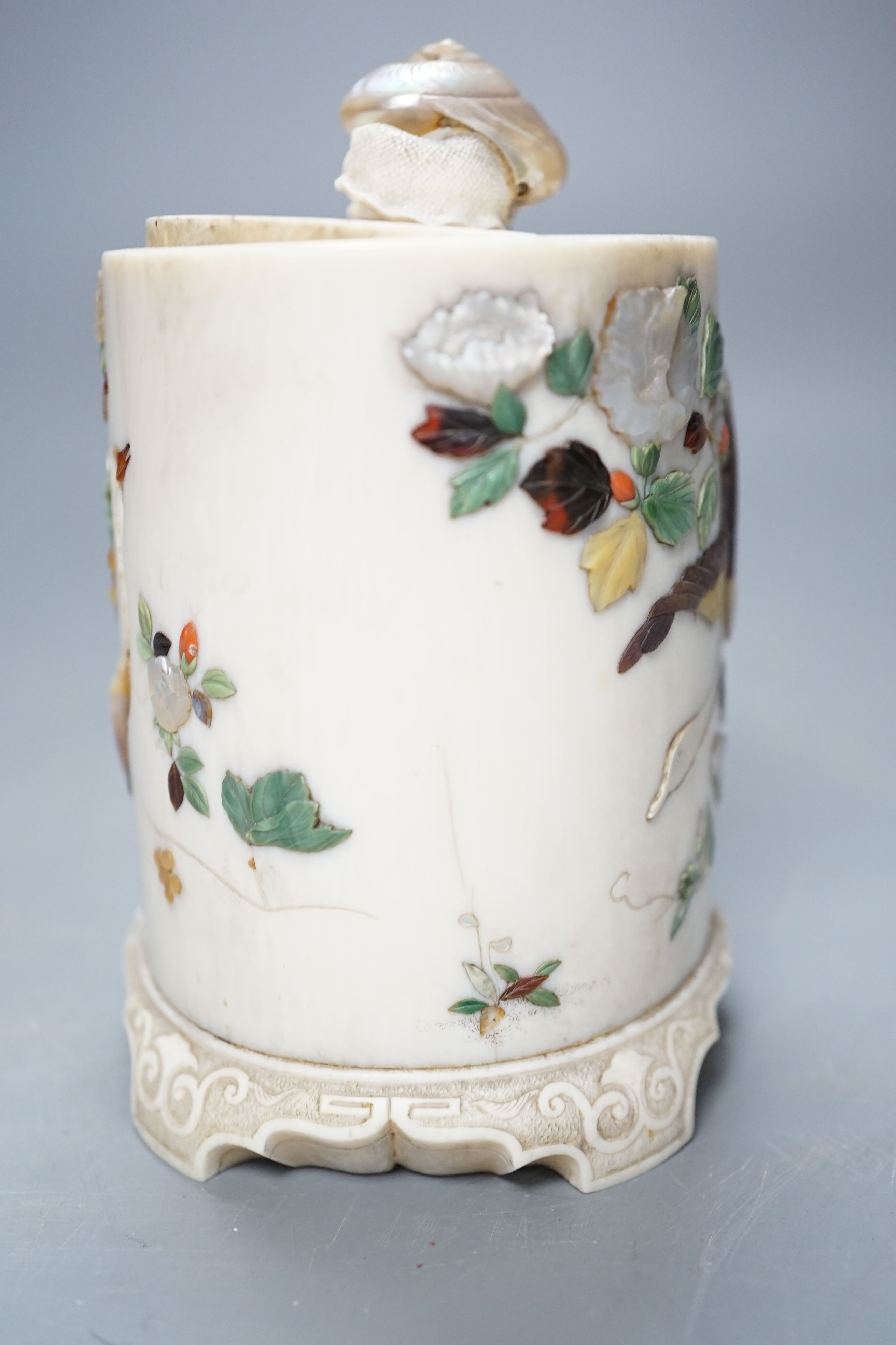 A Japanese shibayama ivory box and cover, Meiji period, with mother of pearl snail finial 12cm